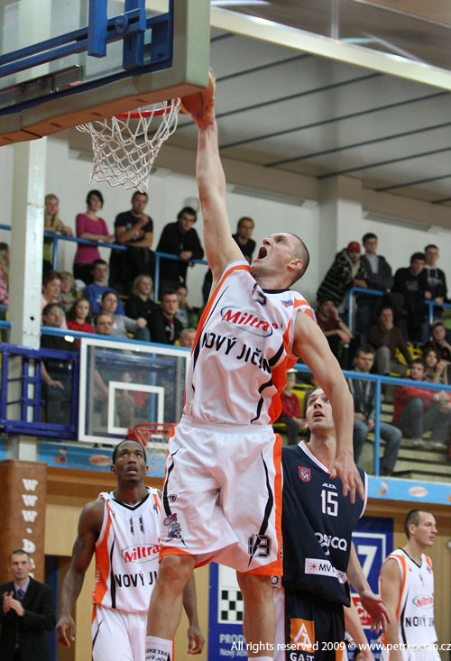 Robert Šarovič dunk